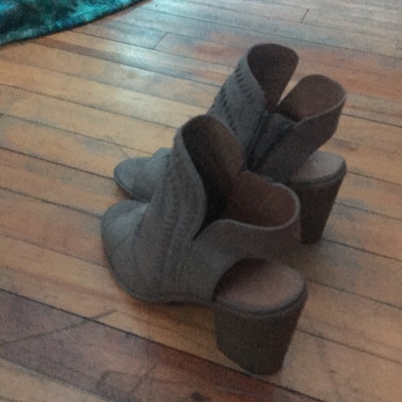 Brown boots - Picture 3 of 3